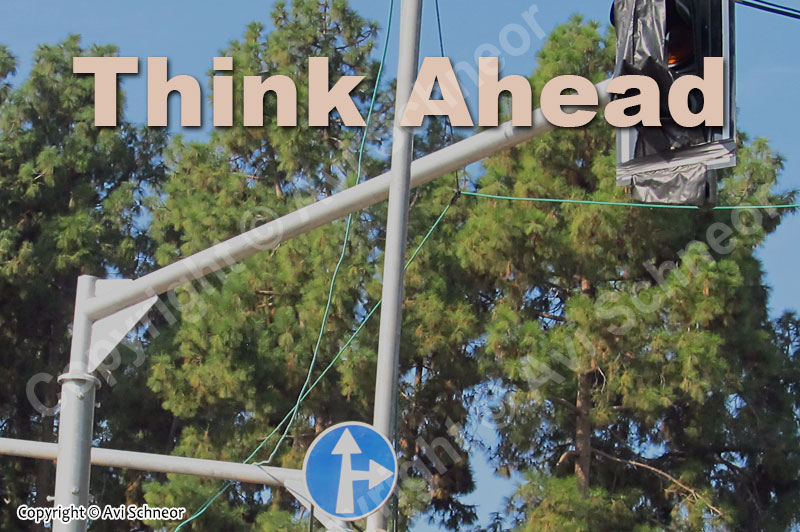 עמודי רמזורים – אלוהים נמצא בפרטים הקטנים